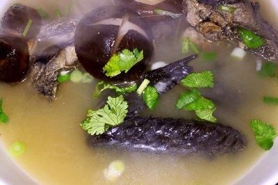 乌鸡菌菇汤的做法(香菇炖乌鸡的做法)