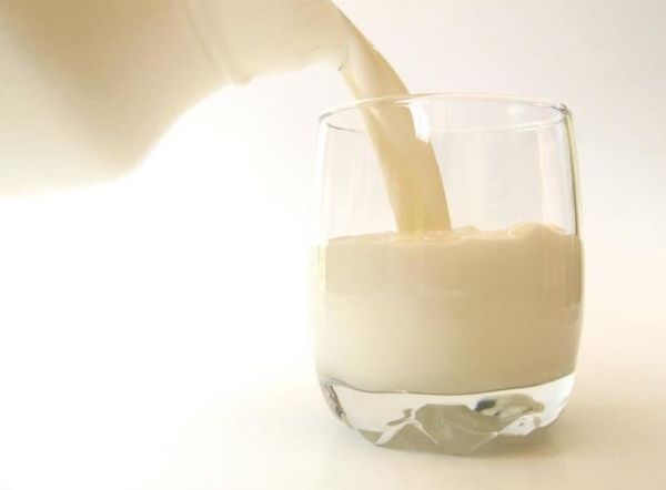 牛奶禁忌食物有哪些(牛奶不能和什么一起吃？)