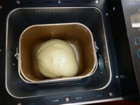 烤箱做面包的家庭做法简单易学(在家里面怎样自制烤面包？)