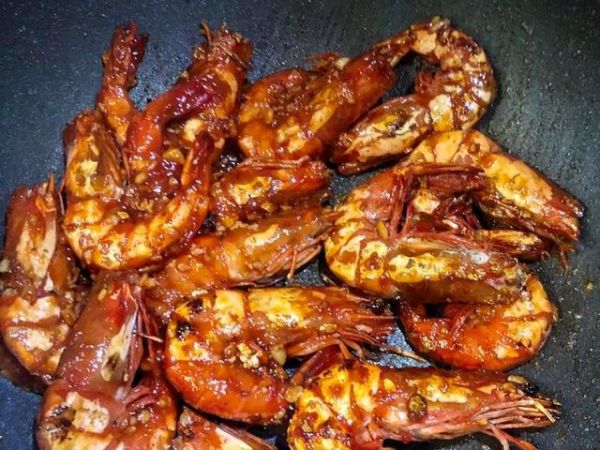 油焖大虾的做法最正宗的做法(油焖大虾怎样才能做到最好吃？)