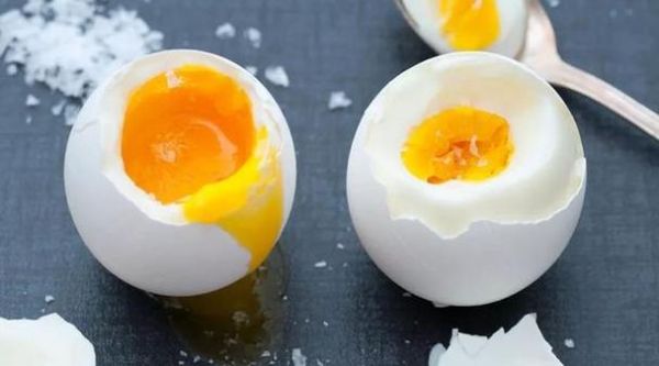 吃鸡蛋不能和什么一起吃(有哪些食物是不能和鸡蛋一起吃的？)