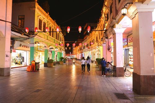 深圳小吃街(深圳最繁华的商业街排行榜？)