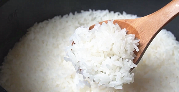 用蒸锅蒸米饭多长时间(蒸锅蒸饭几分钟？)
