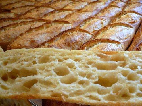 法棍面包这么硬怎么吃(法棍面包为什么是硬的，法式面包棍硬了怎么吃？)